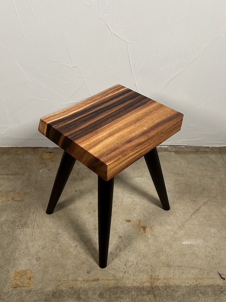 天然木 東京 新宿 東五軒町店展示 欅（けやき・ケヤキ）材 一枚板