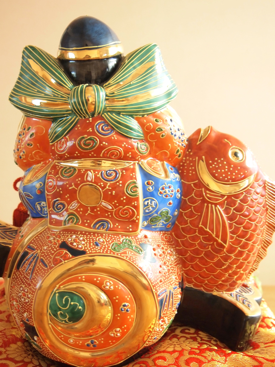 九谷焼 8号小槌のり戎 盛（布団付） 九谷焼マルヨネ 陶芸窯和陶房