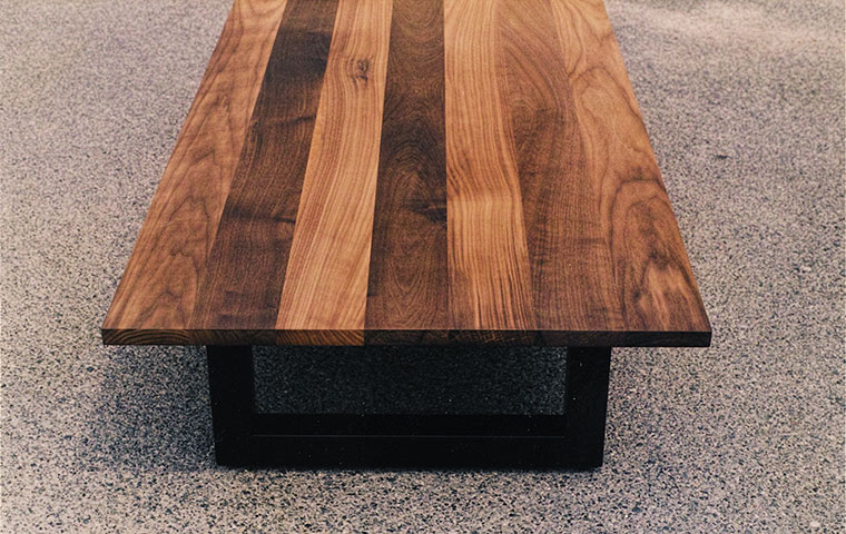 ウォールナット無垢とスチールレッグの組合せ｜ダイニングテーブル