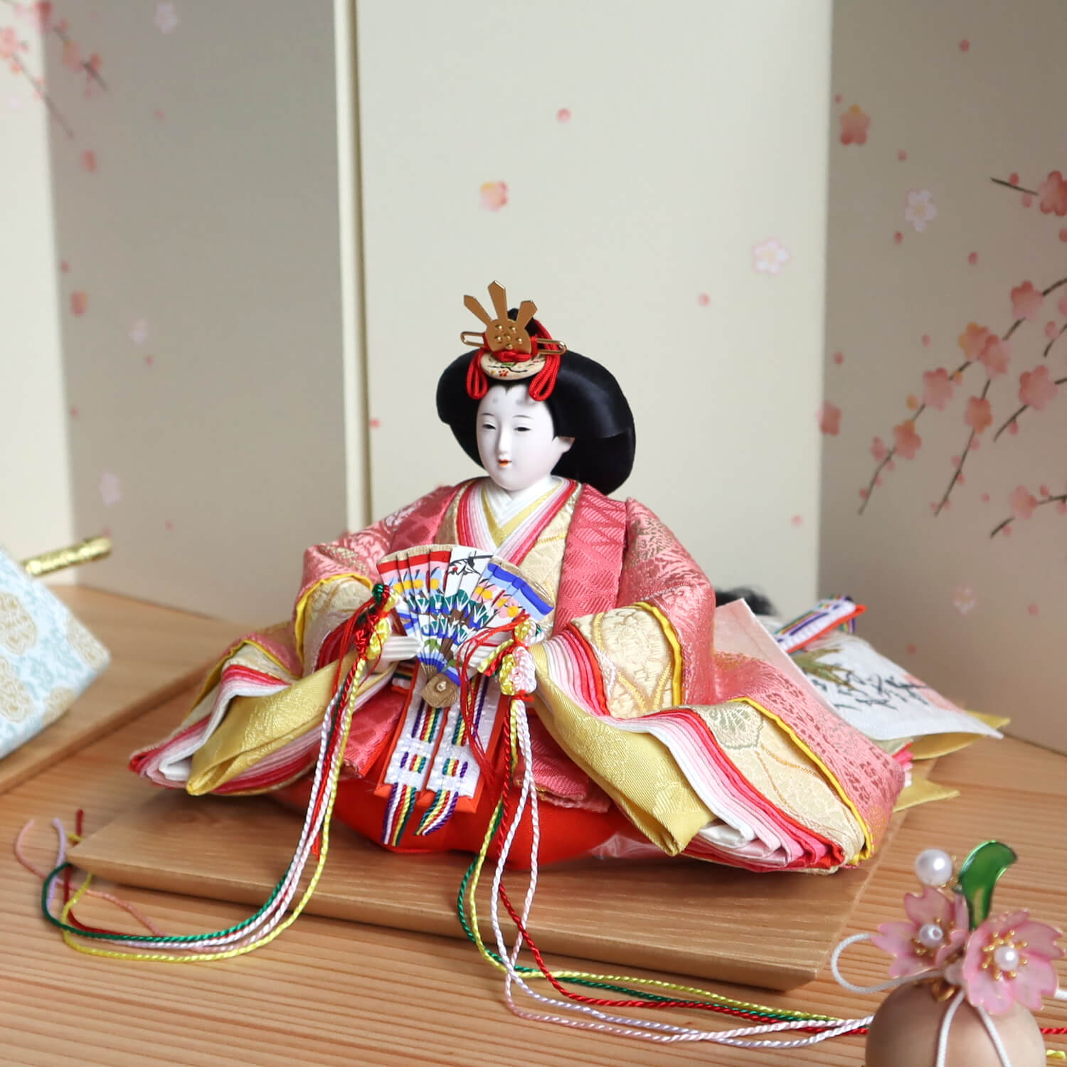 大橋弌峰作 京都 芥子 正絹西陣織有職雛 24cm「福梅」二曲一双屏風