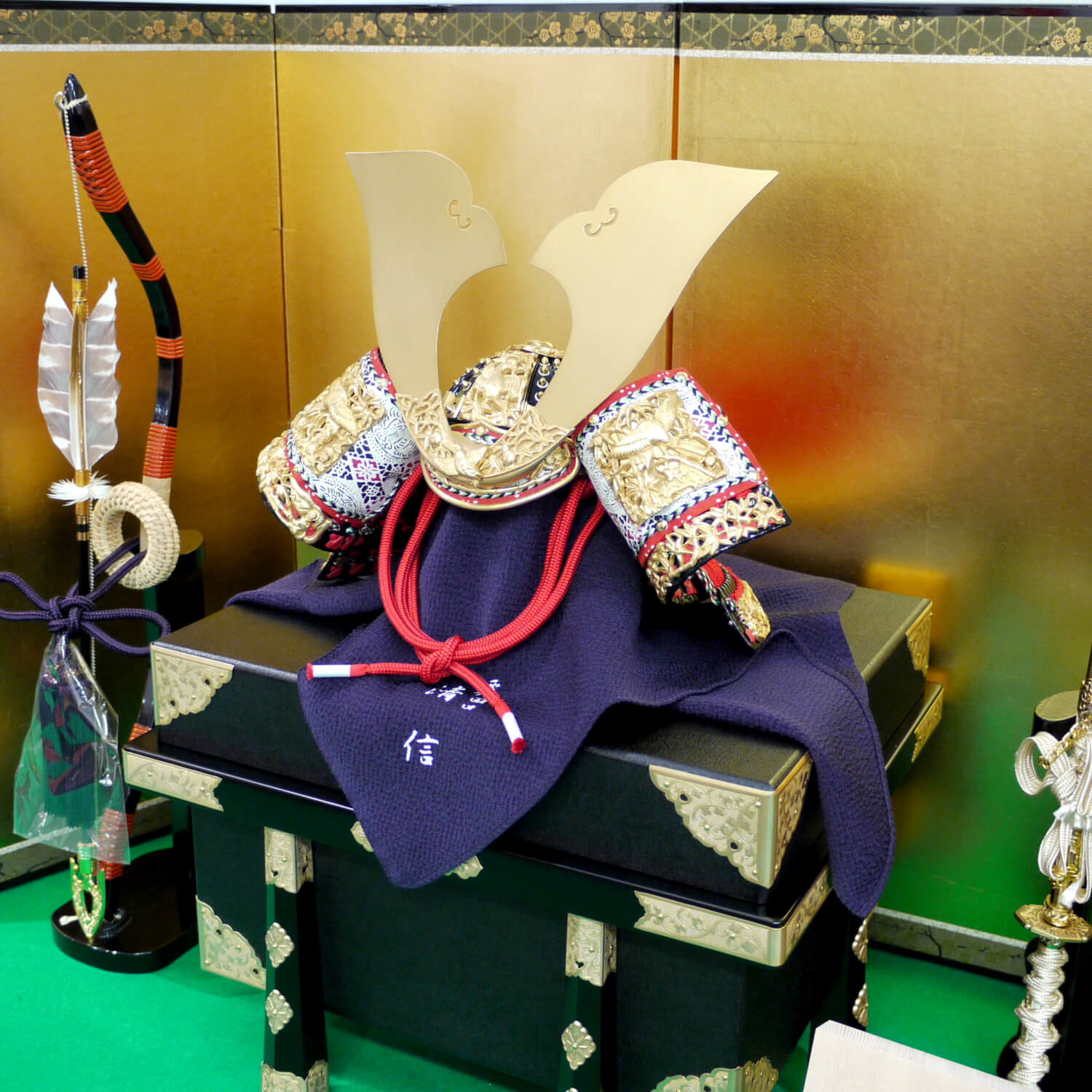 江戸期作 京都金工作 銅地お多福形鍔 菊の図 赤銅覆輪 鋤出し彫り 江戸