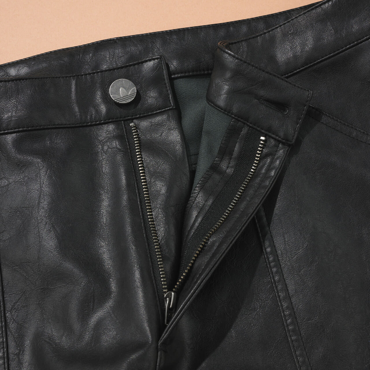 最後の1着…SNSで大バズだけど買えてよかった「アディダス」のワイド