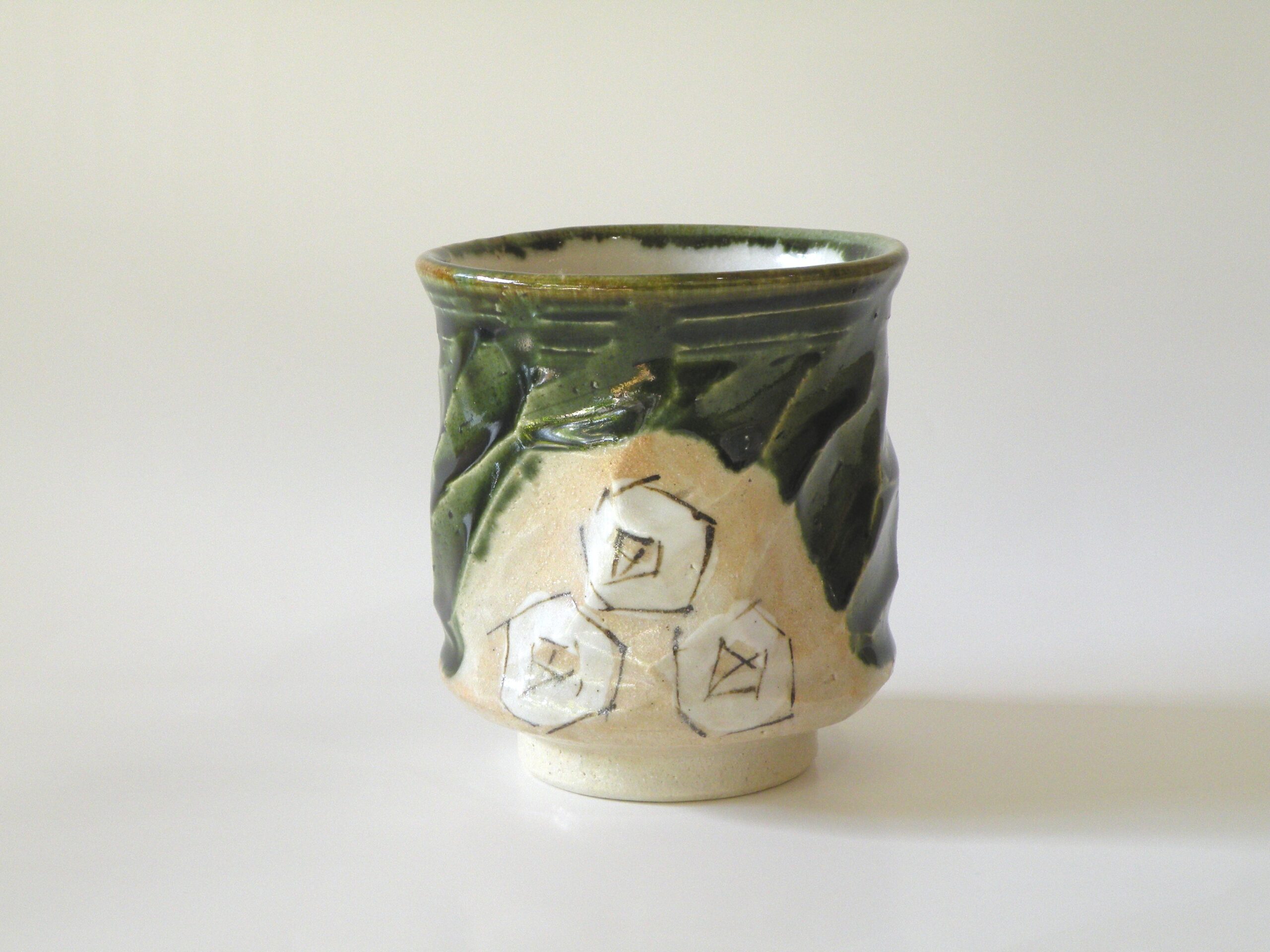 美濃焼伝統工芸品協同組合 | 乾山写雪松深向付