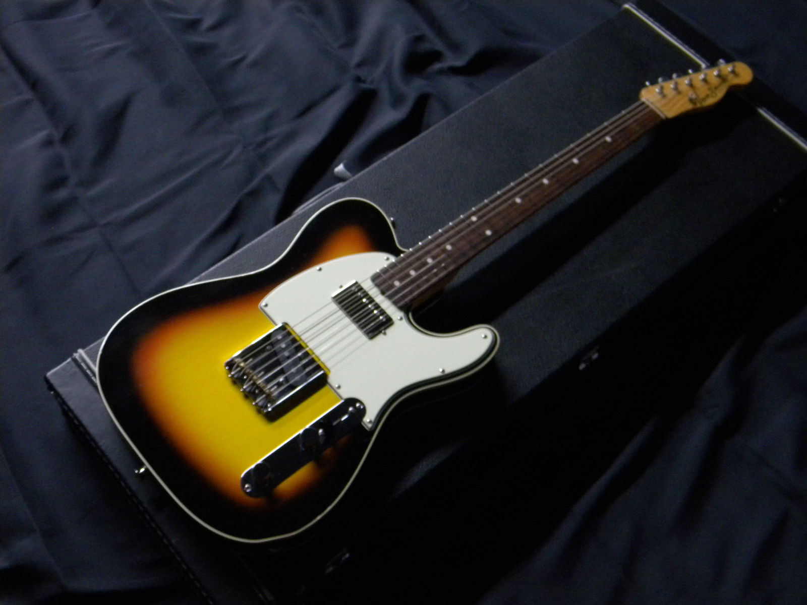 Vanzandt テレキャスターTLV-R2 3TS中古()売却済みです。あしからずご