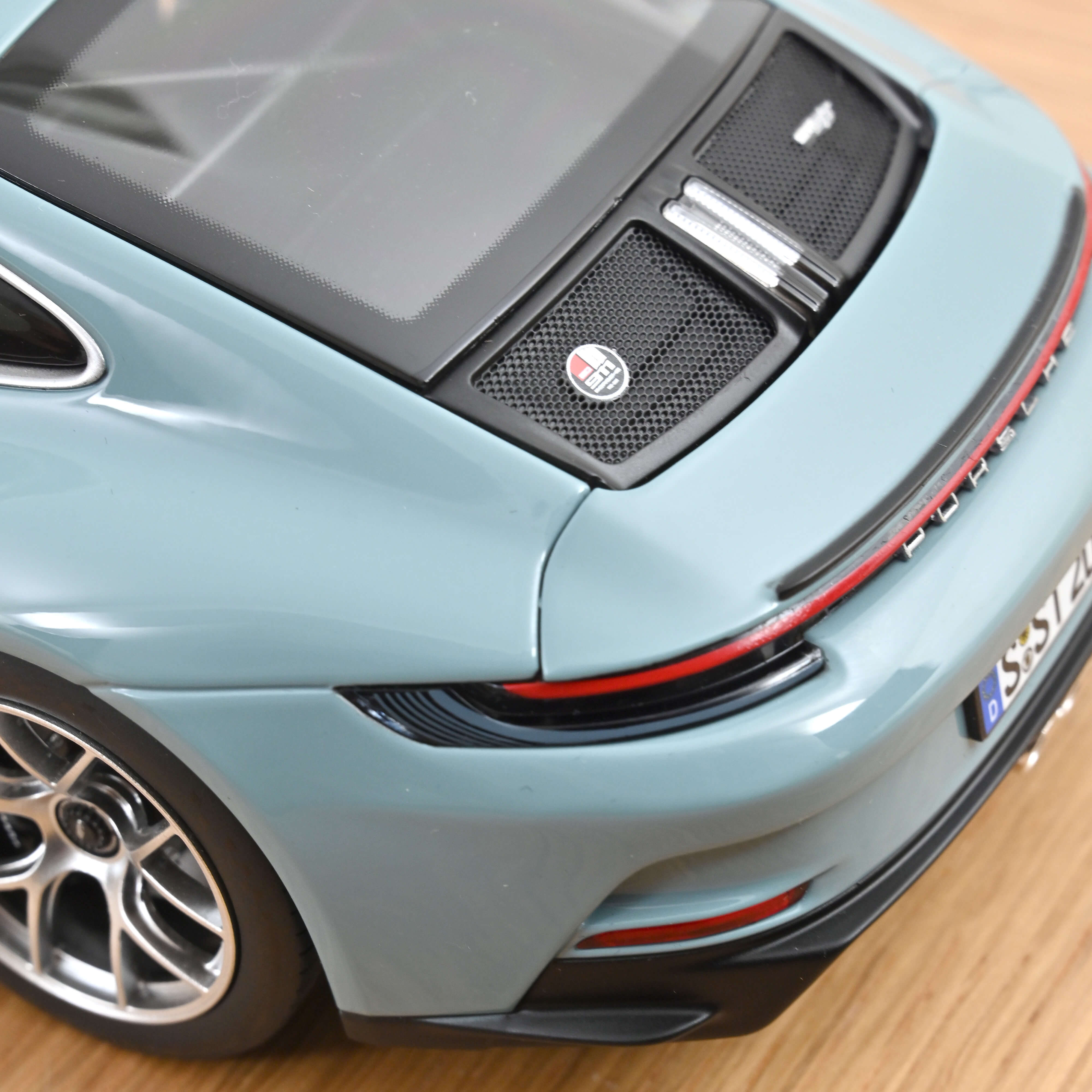 Porsche 911 S/T 2023 Bleu Meissen 1/18 – Norev