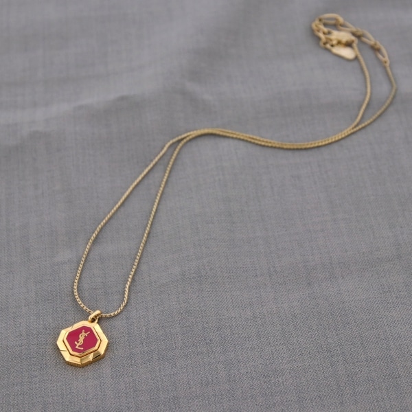 YVES SAINT LAURENT イヴ・サンローラン カサンドラ ロゴ ネックレス