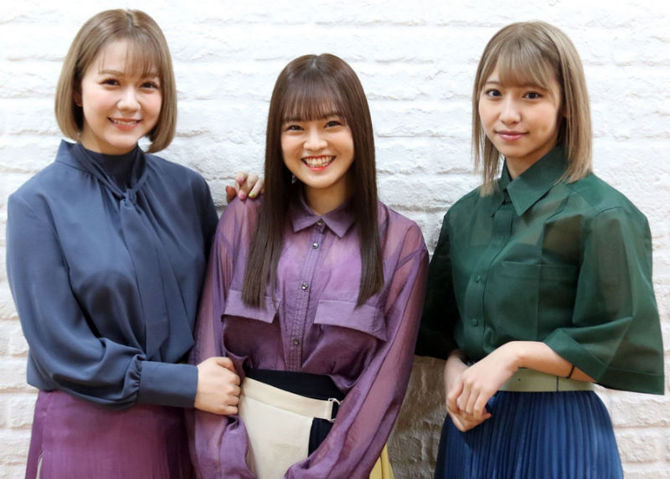 3月の活動を振り返ったHKT48の（左から）村重杏奈、本村碧唯、山下