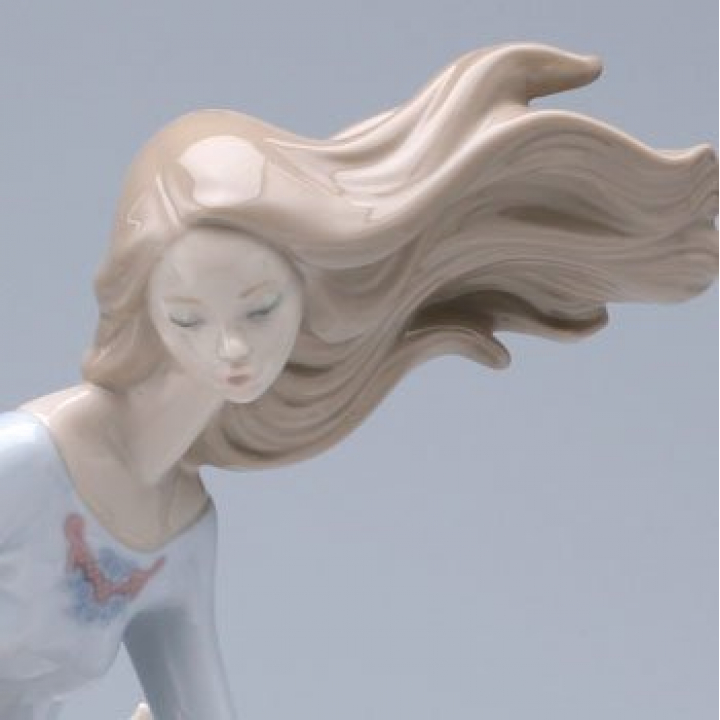 LLADRO リヤドロ 風のいたずら #6767 風のいたずら | リヤドロ公式