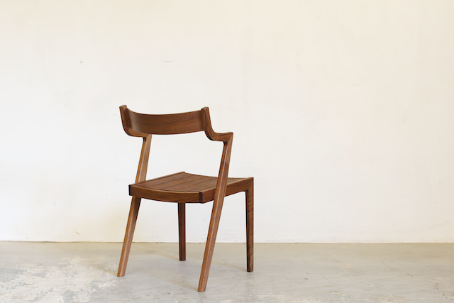 北海道生まれで、北海道で製作されているISU-WORKSブランドの椅子