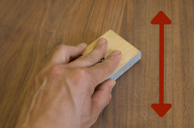 オイル仕上げの木製テーブル天板を綺麗にするメンテナンスの鍵はサンド