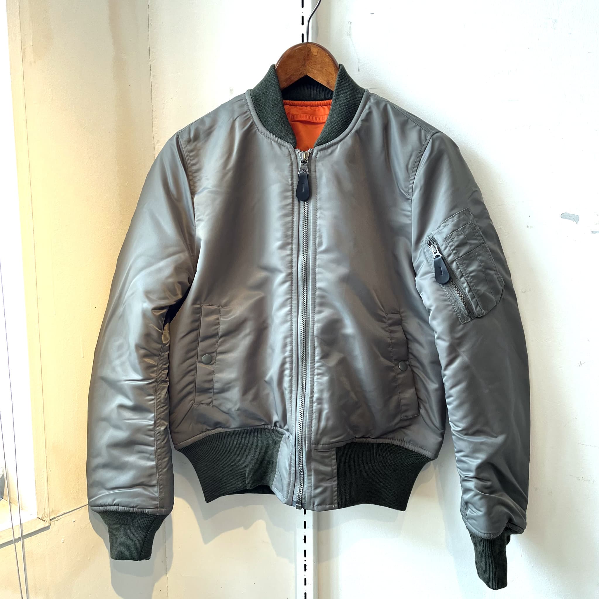 定番・傑作フライトジャケットMA-1 [MIL-J-8279D] レプリカ 1960