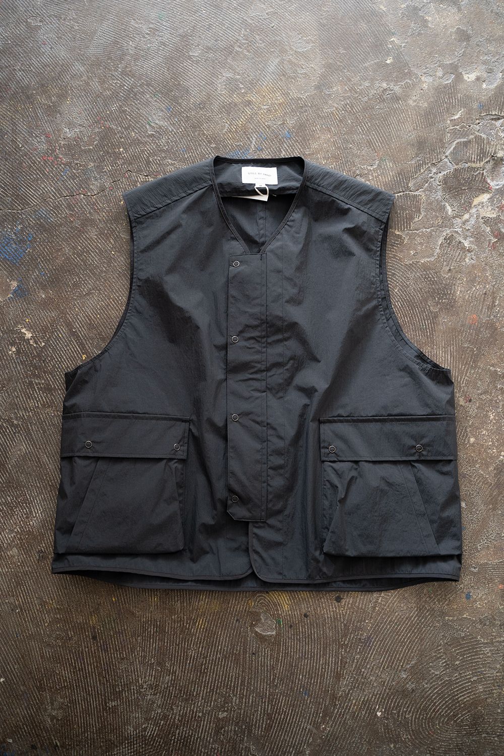STILL BY HAND - 【24SS】塩縮ナイロンビッグポケットベスト(BLACK