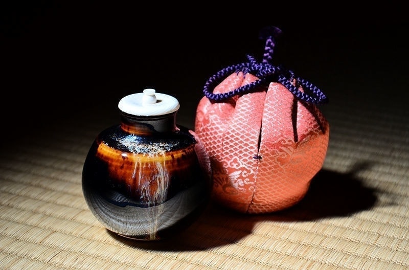 桶谷定一 作 丸壺茶入(正絹仕覆・本象牙蓋) of 茶の湯 墨東清友館