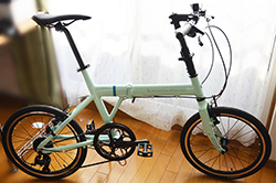 折りたたみできるミニベロ BRIDGESTONE（シルヴァ）CYLVA F8F（F6F）が