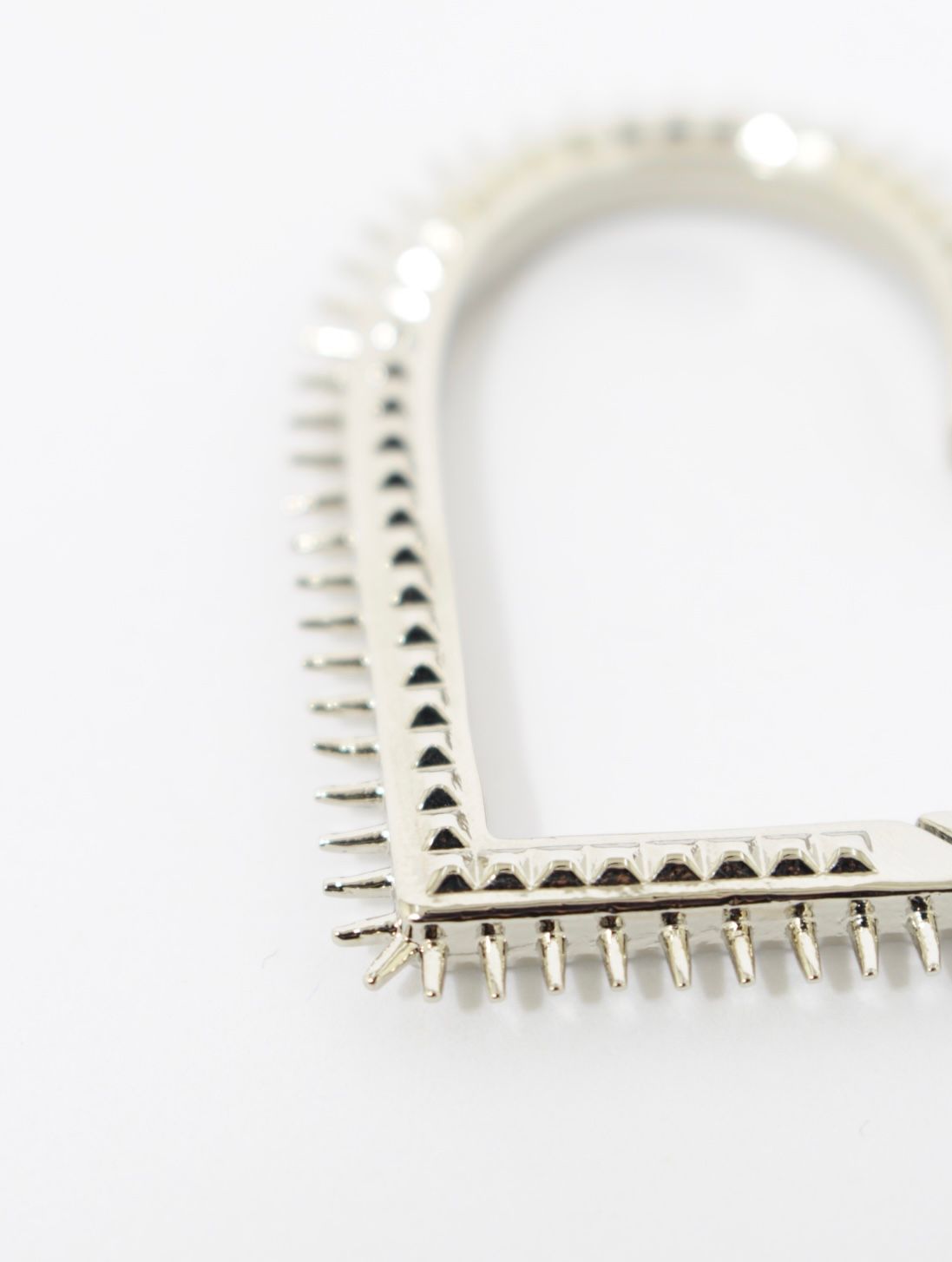 BASICKS - 【26SS】スパイキー ハート カラビナ / SPIKY HEART