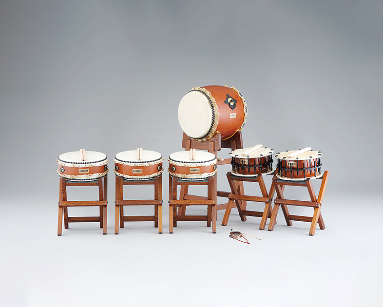 太鼓□古い和太鼓 締太鼓 梅 牡丹絵 台 バチ付 能楽 時代物□ 太鼓