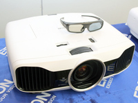 エプソン、画質と設置性を高めた液晶プロジェクター“dreamio”「EH