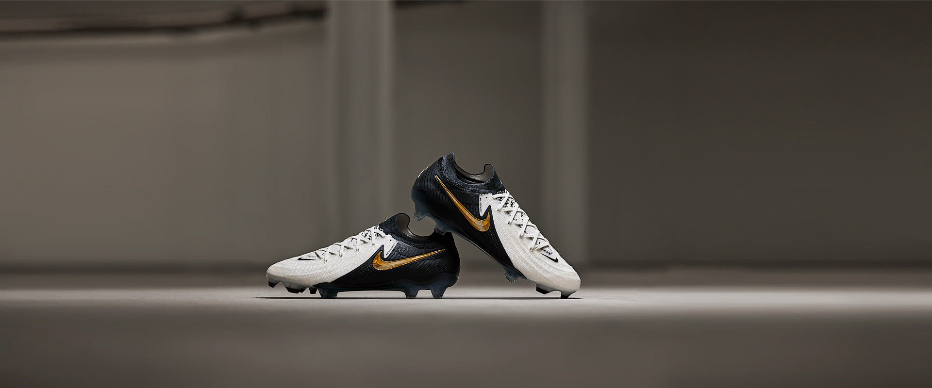 Nike Phantom GX II Elite Firm Ground - White/Black/Metallic Gold