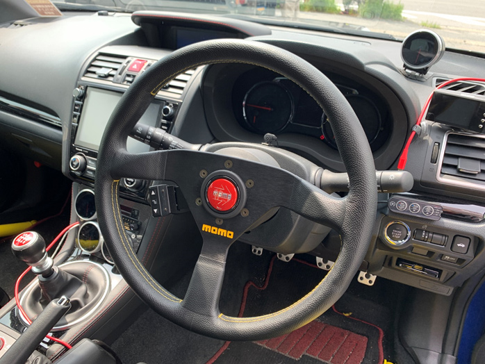 モモヴェローチェレーシングステアリング35パイ momo ヴェローチェ