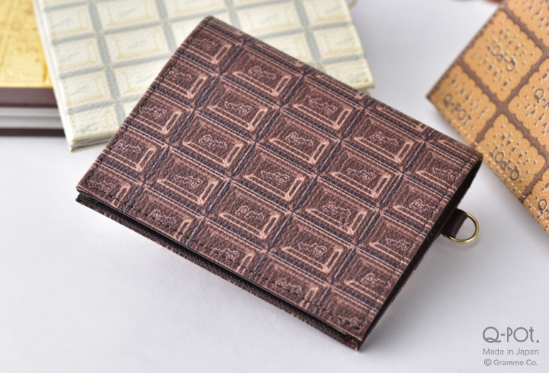 人気のチョコレート&ビスケット財布にスリムな”フラップ ショート