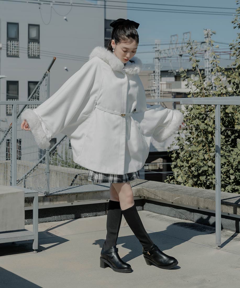 新品タグ付き 2024冬新作 ファー付きミドルケープコート ファー付き