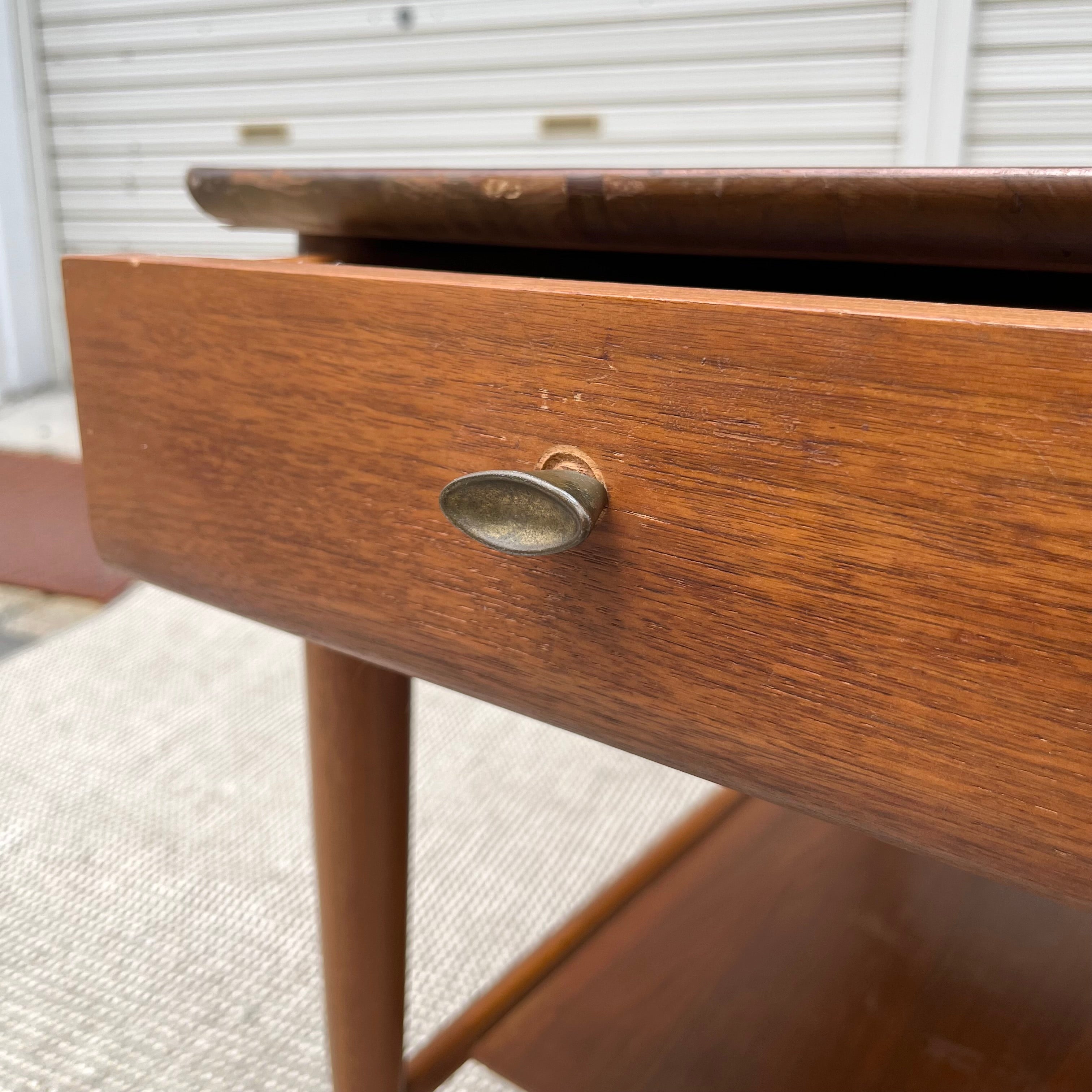 Mersman furniture 木製サイドテーブル ヴィンテージ ウォールナット