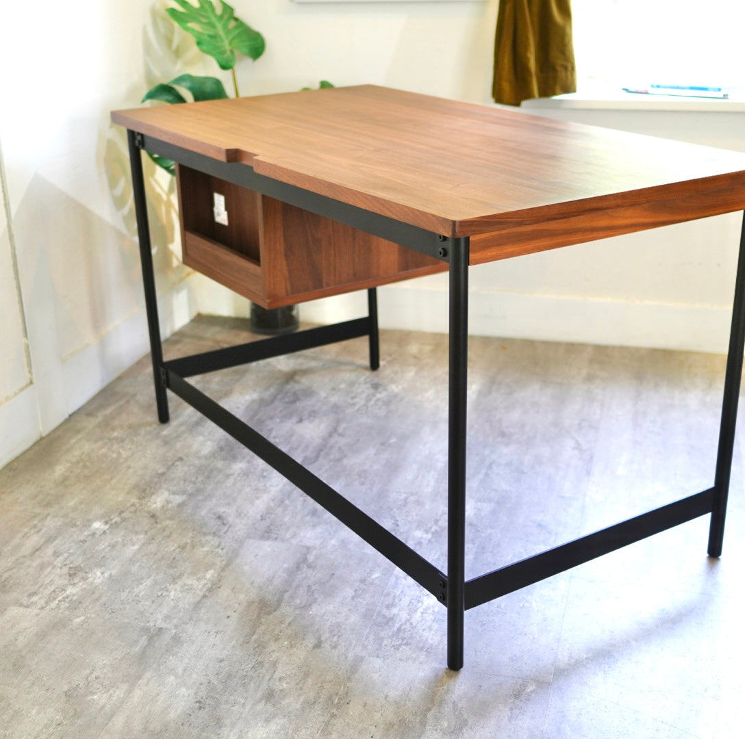 ウニコ / unico タルヴィ / TALVI デスク ウォールナット 中古