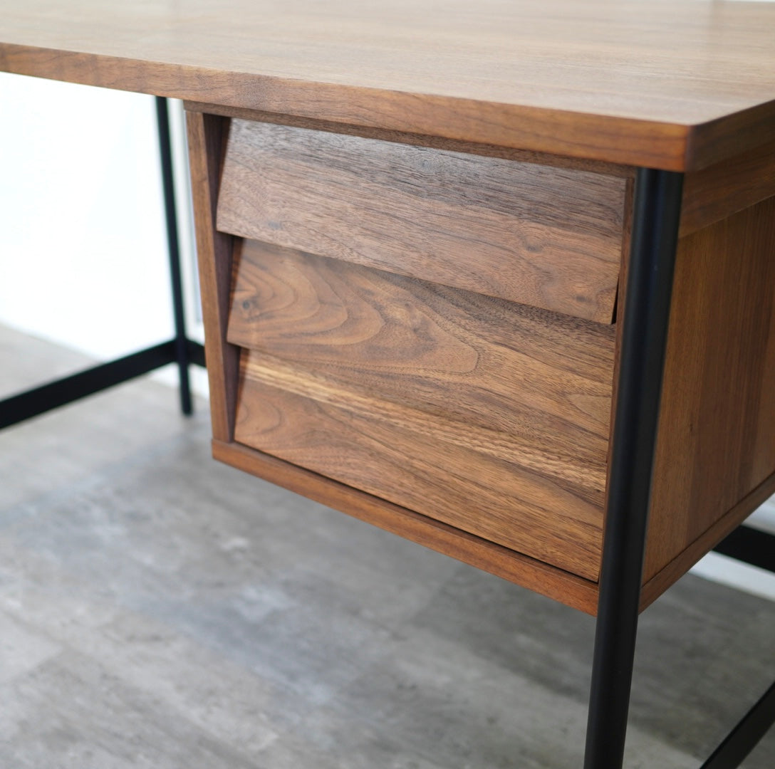 ウニコ / unico タルヴィ / TALVI デスク ウォールナット 中古