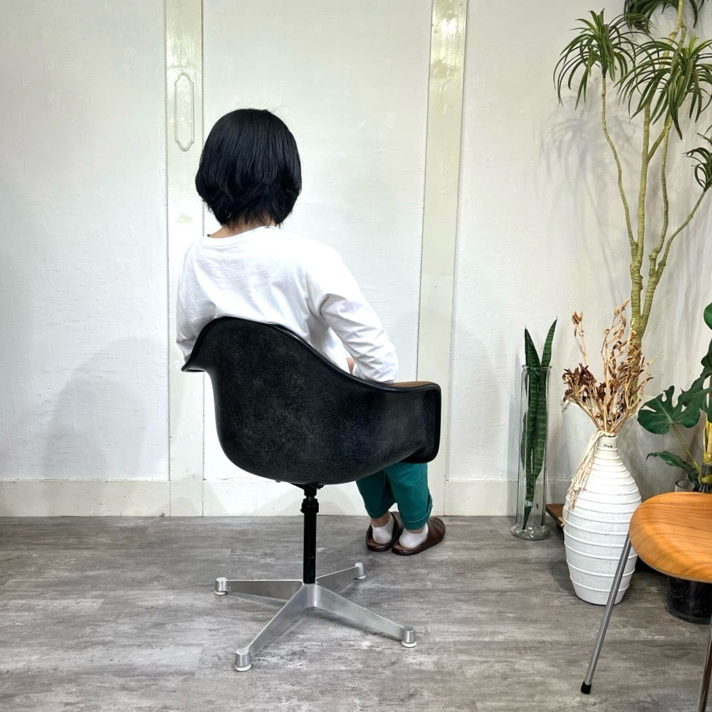 ハーマンミラー Herman Miller アームシェルチェア コントラクトベース
