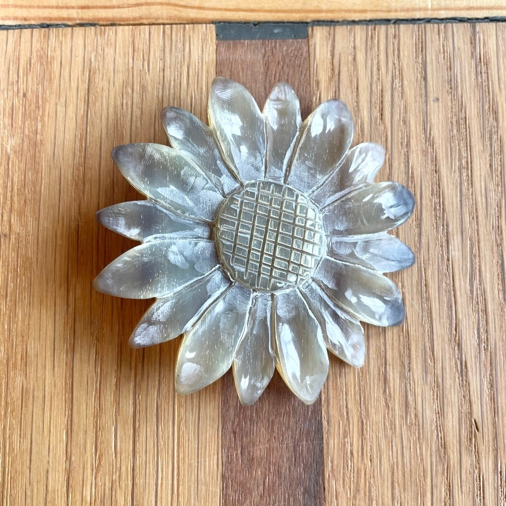 リゼッタ / Lisette ひまわりのブローチ ブローシュ・ソレイユ 水牛の