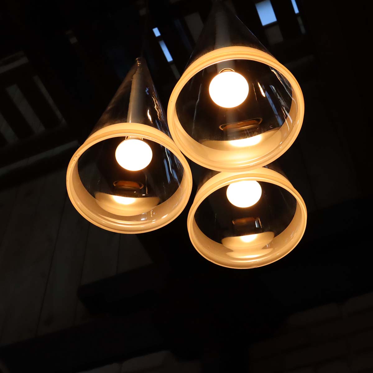 フロス/FLOS｜フーシア/FUCSIA ペンダントライト 3灯 アッキーレ