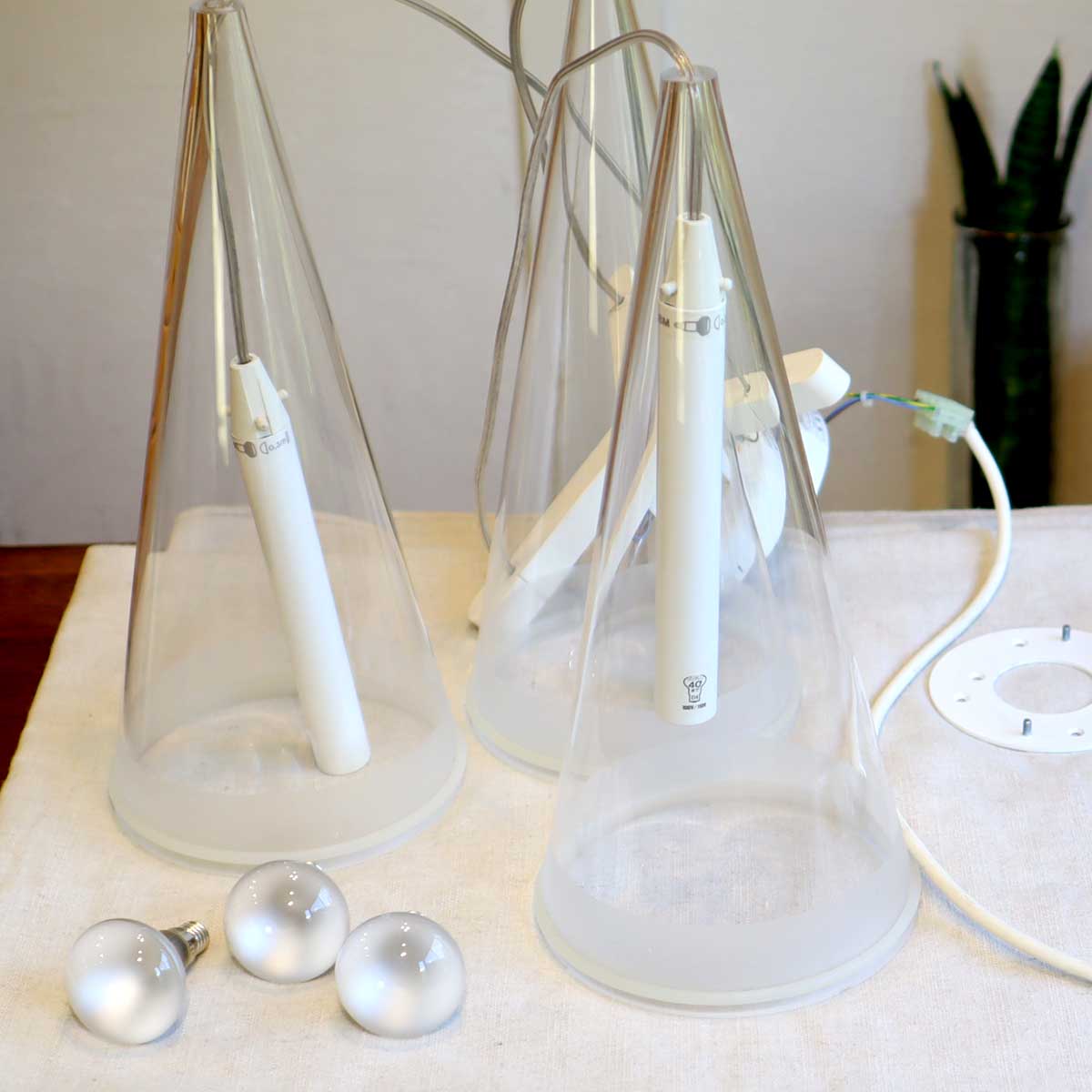 フロス/FLOS｜フーシア/FUCSIA ペンダントライト 3灯 アッキーレ