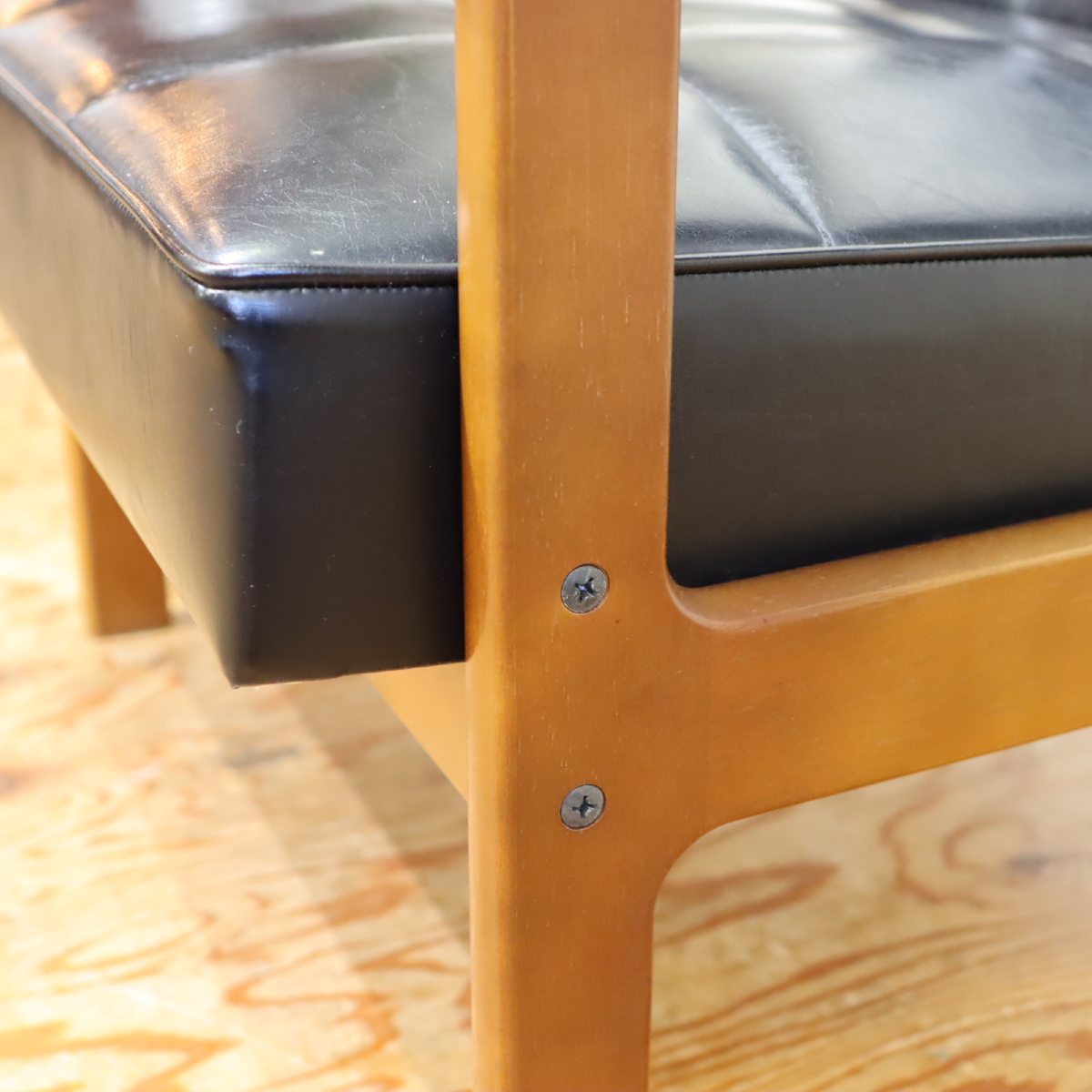 karimoku / カリモク家具 アームソファ Kチェア スタンダードブラック