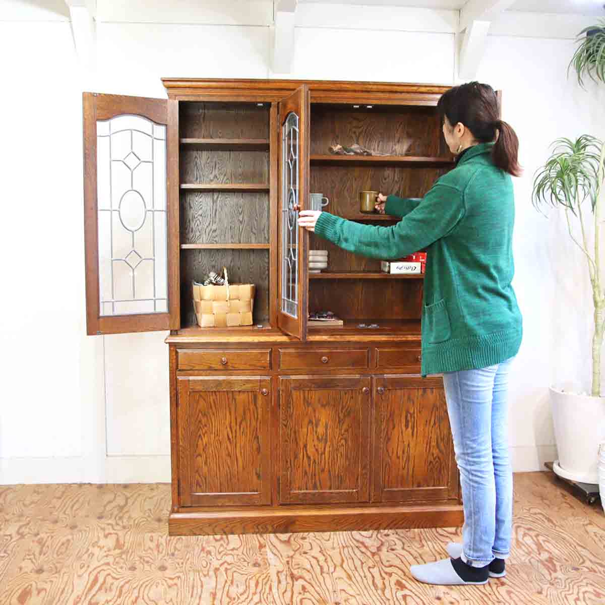 三越 ブルージュ カントリーハウス カップボード 食器棚 3枚扉 中古