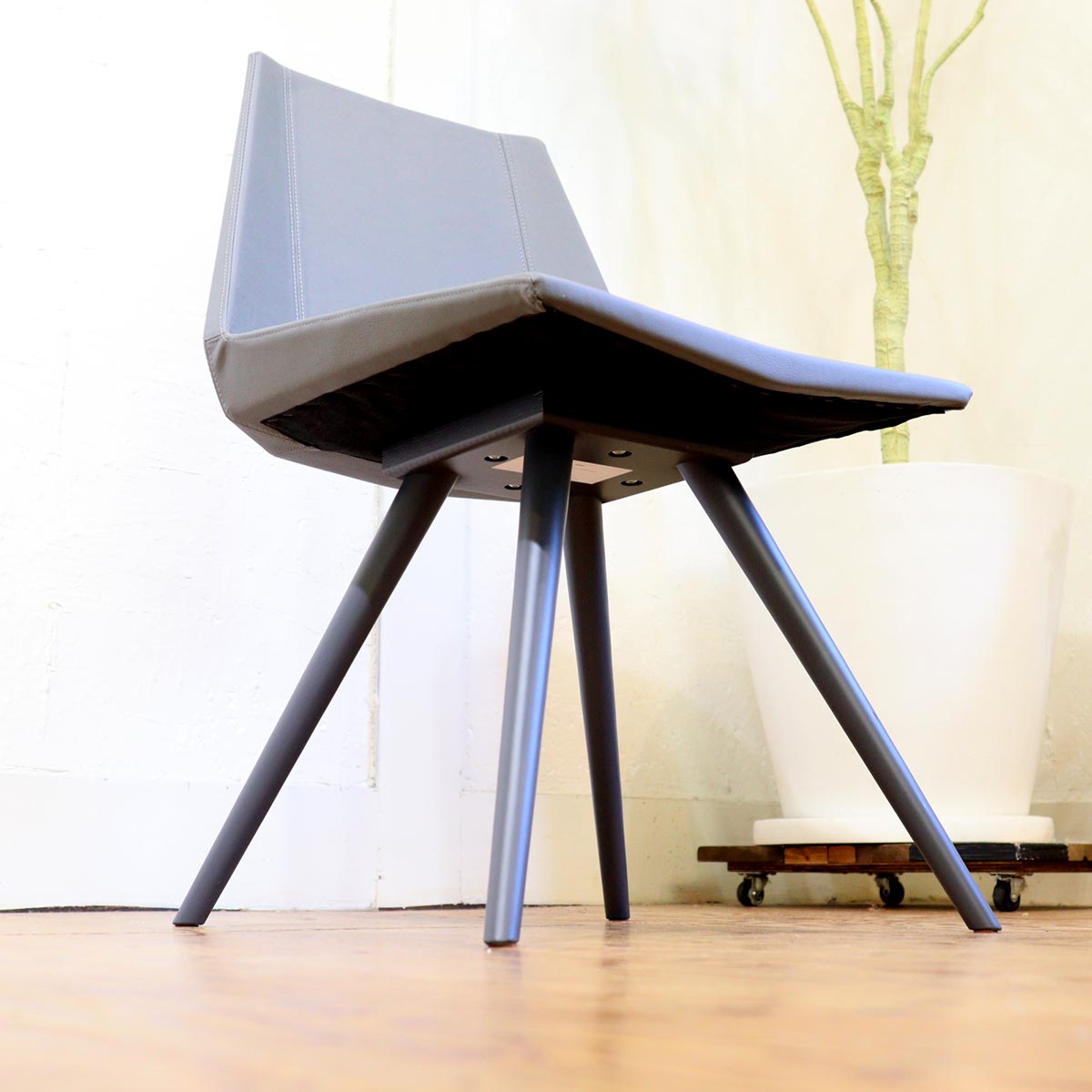 藤栄 / FUJIEI グリムチェア ダイニングチェア グレー 展示品