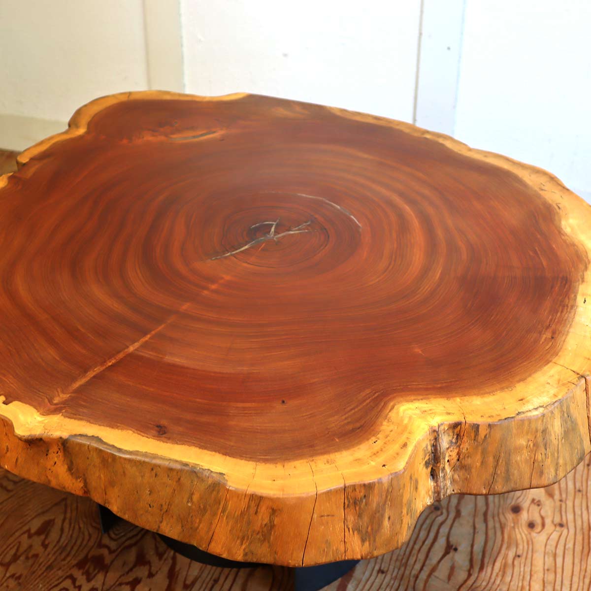 大きな一枚板 輪切り テーブル ラウンジ j什器 インダストリアル 無骨