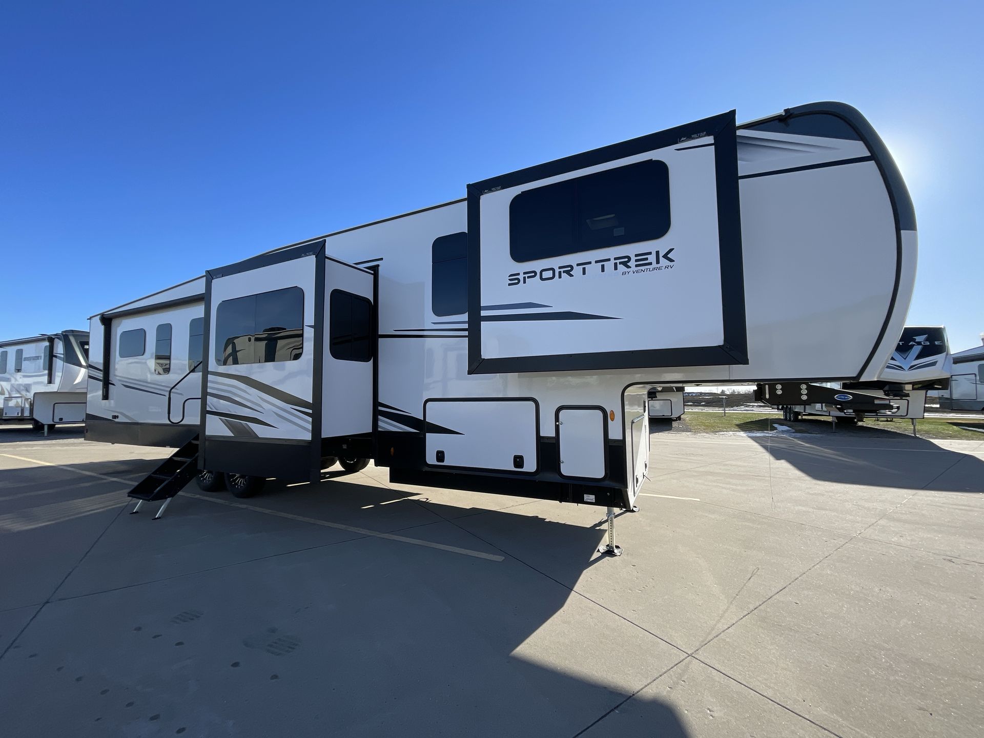 2026 VENTURE RV SPORTTREK TOURING EDITION FW STTF365VFL | Premier