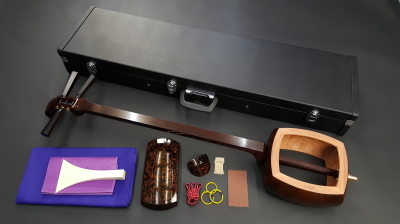 □ 津軽三味線 子持 綾杉彫 紅木 二枚溝 □ 津軽三味線 子持 綾杉彫