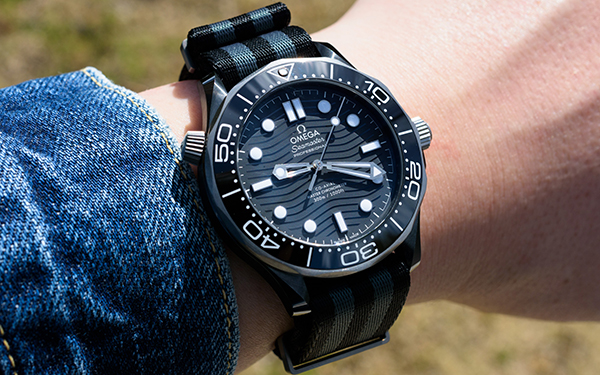 超軽量なセラミックケースで武装したオメガのハイスペックダイバーズ