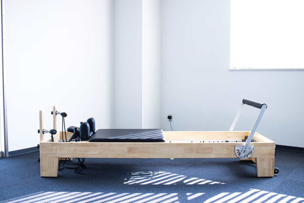 リフォーマー | ピラティス ヨガ ストレッチ 美ボディ 姿勢改善