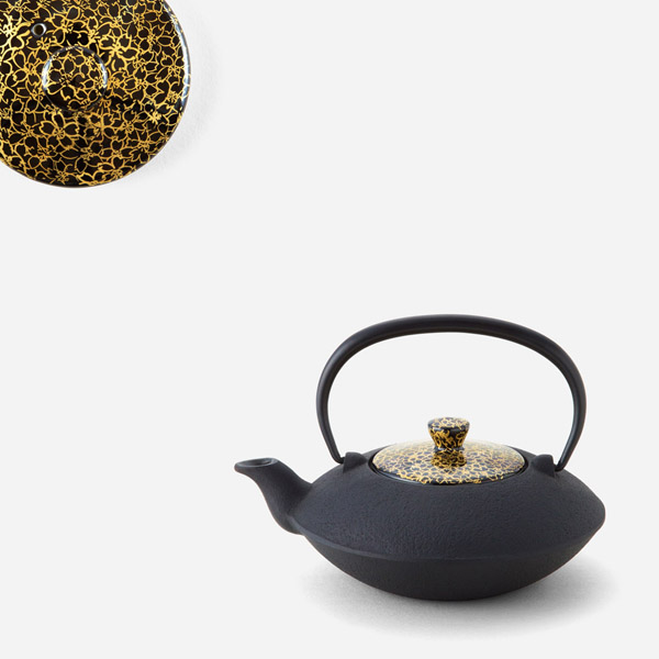 鉄瓶急須 黒・黒地金彩桜詰 小 | 西川貞三郎商店