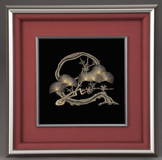 漆額 だるま松竹梅沈金はおめでたい松竹梅をダルマの形に沈金した漆額