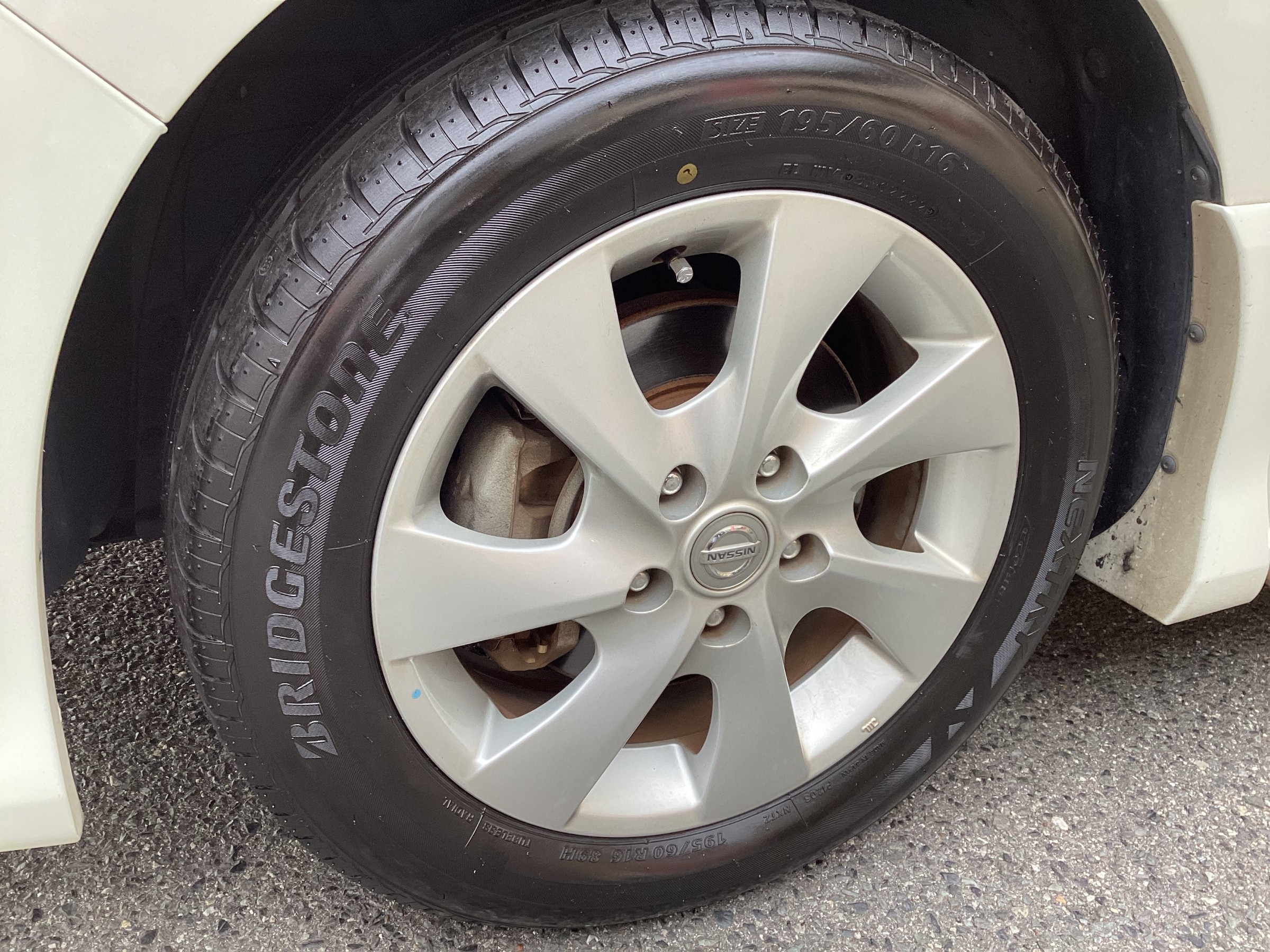 在庫があれば在庫処分価格でお買い得！！【 NEXTRY 195/60R16 】を