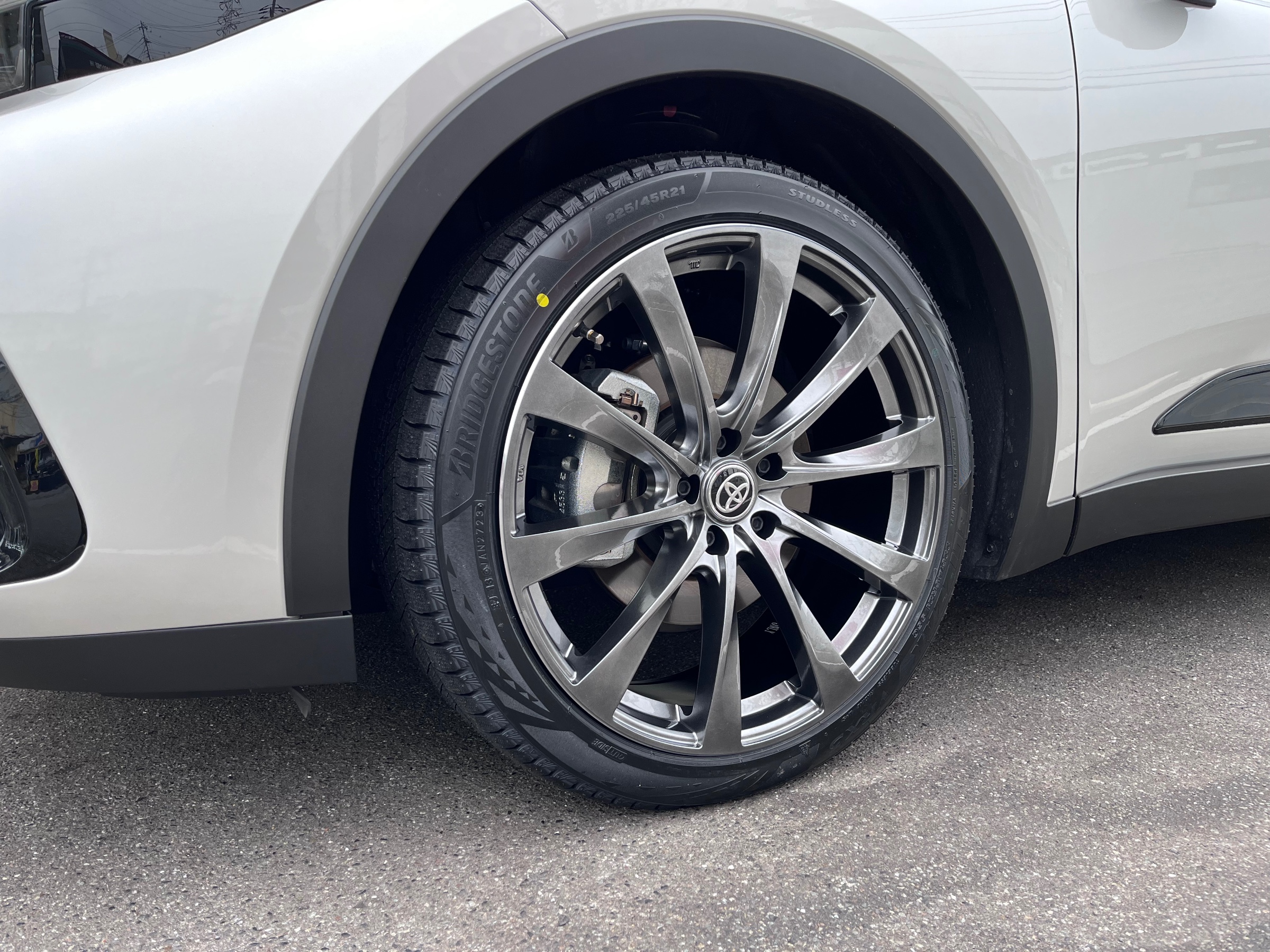 クラウンクロスオーバーにスタッドレスセット取付 | 店舗おススメ情報