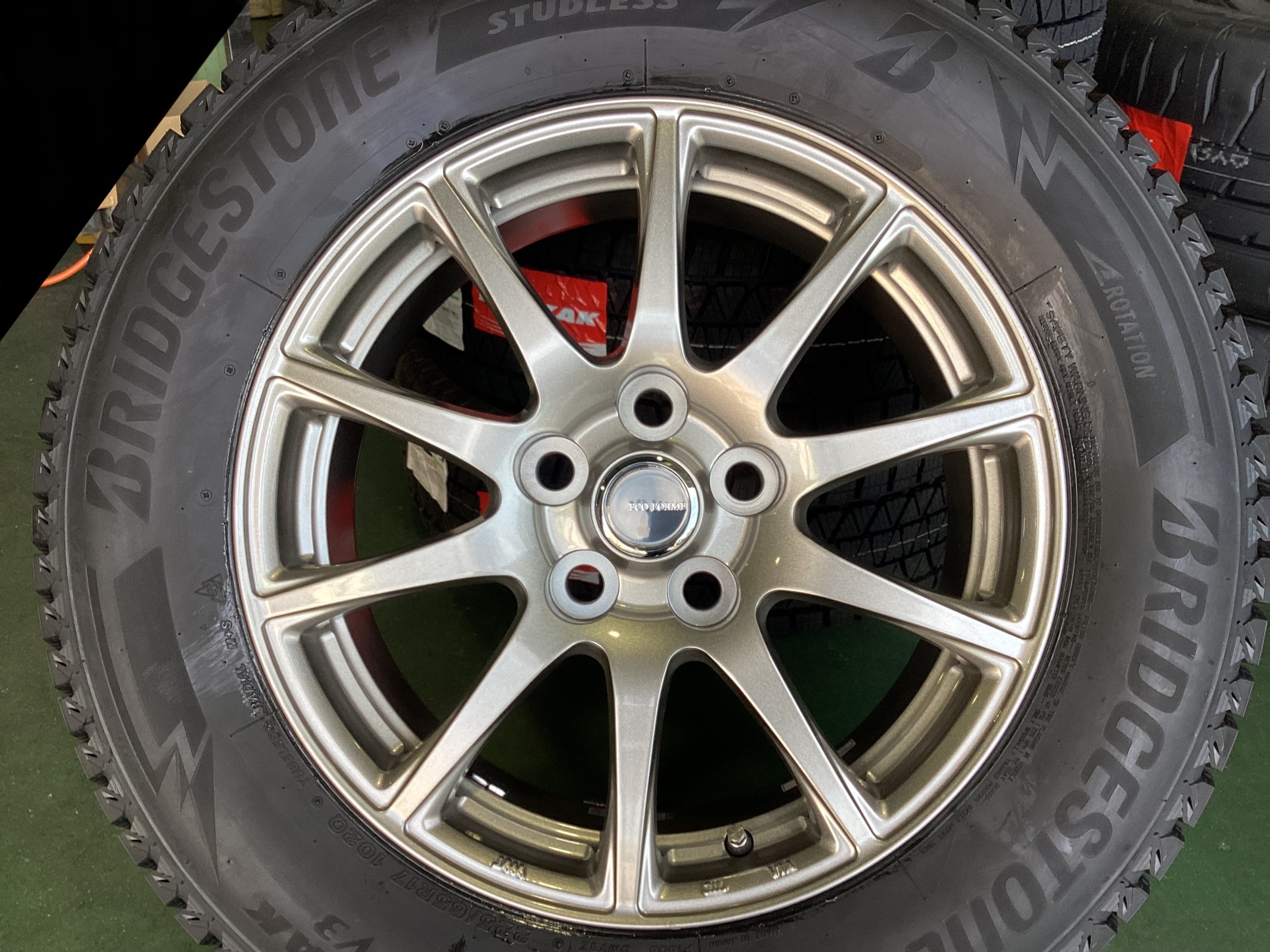 40系アルファード・ヴェルファイア】スタッドレスタイヤに最適なアルミ