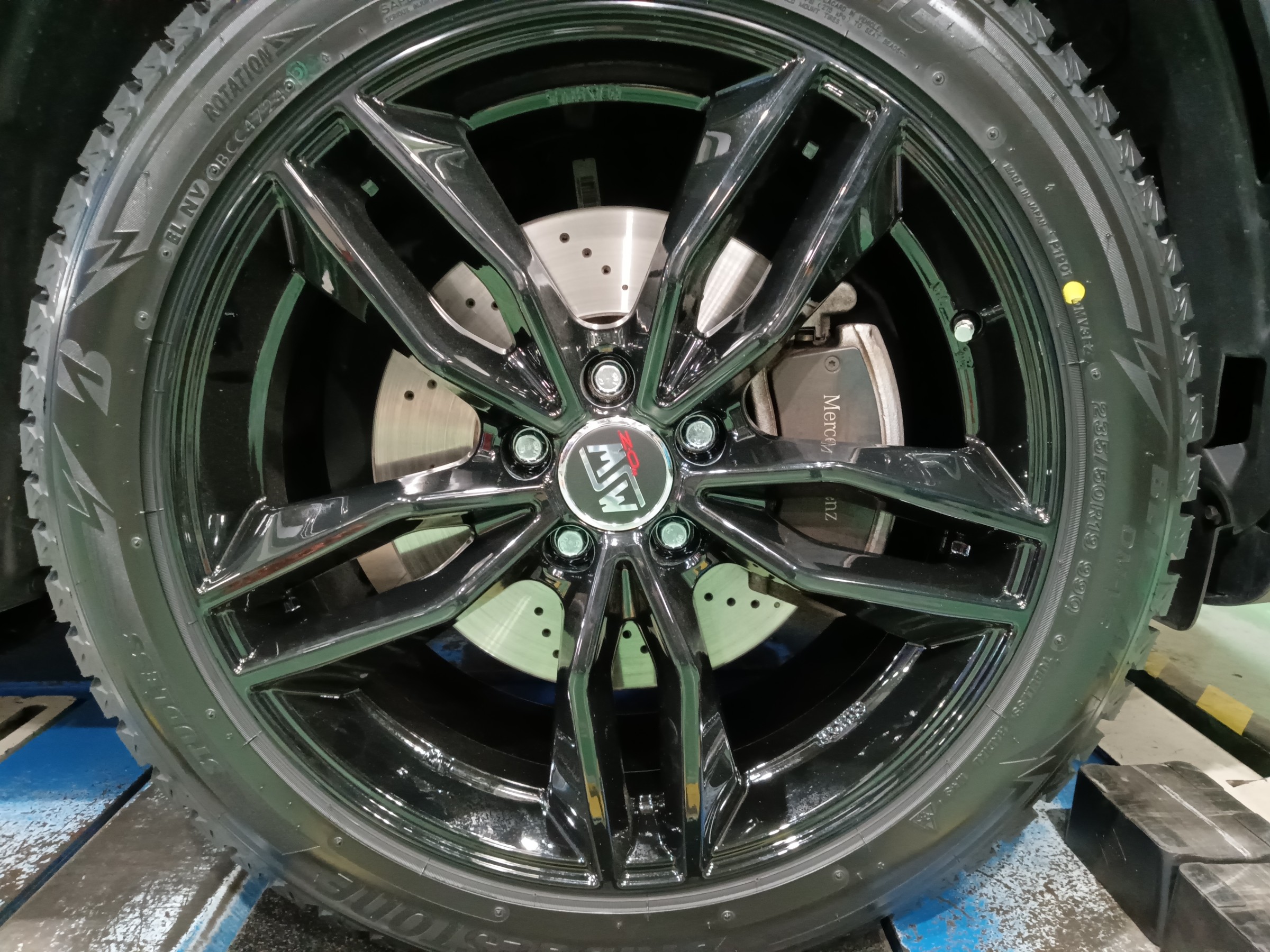 メルセデス・ベンツ GLB200d スタッドレスタイヤホイールセット