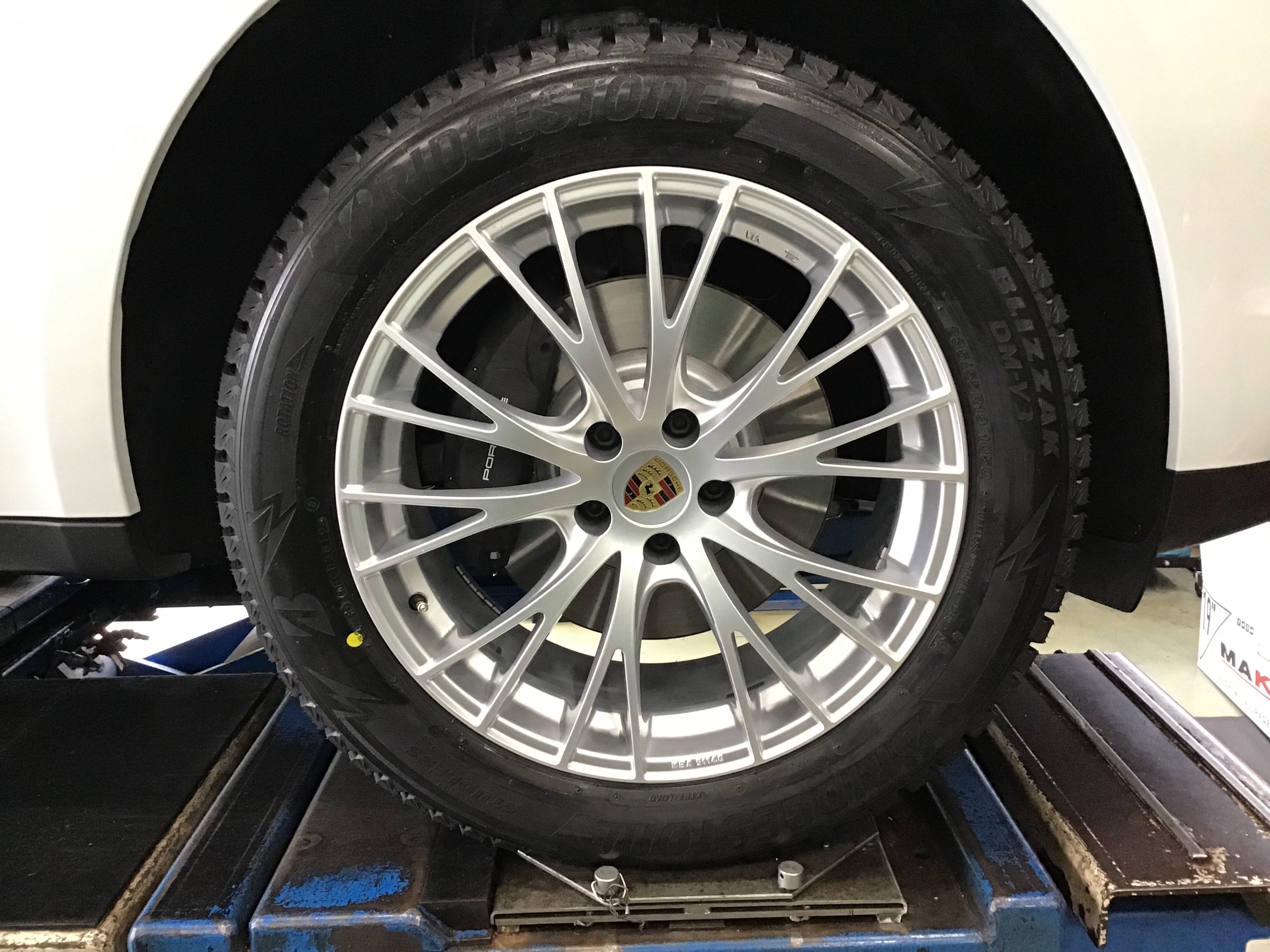 ポルシェ マカン スタッドレスセット | 店舗おススメ情報 | タイヤ館