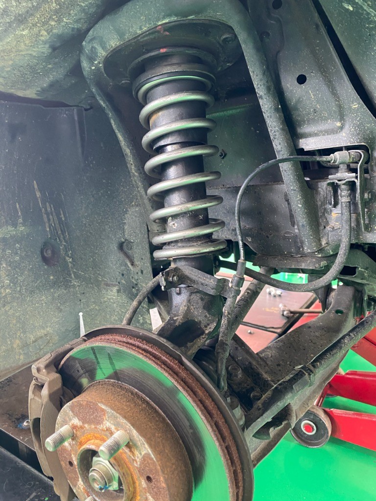 スバル サンバー リフトアップスプリング 取り付け | 店舗おススメ情報