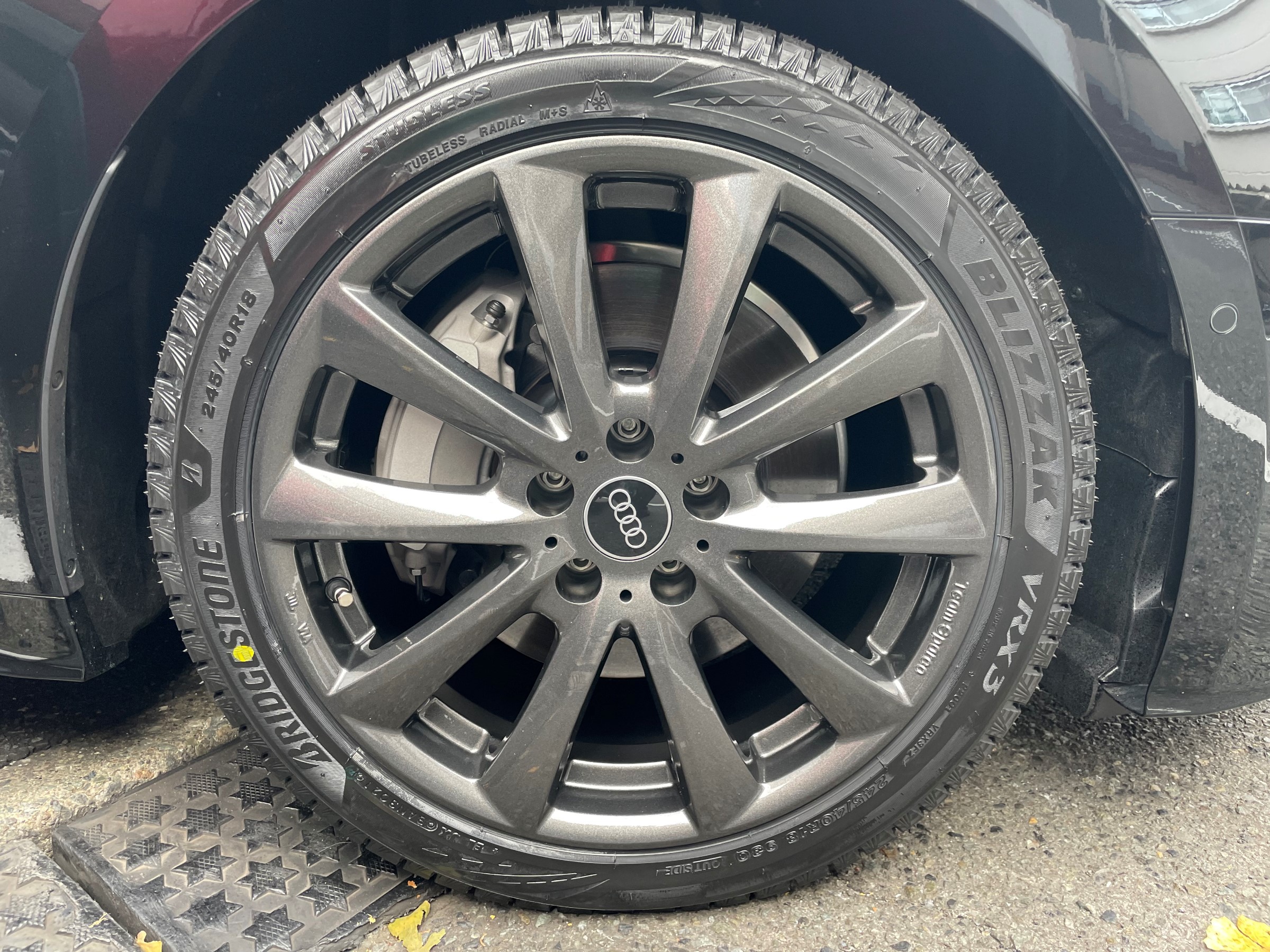 AUDI A5 スタッドレスセット | 店舗おススメ情報 | タイヤ館 パドック