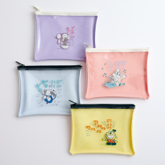 藤子・F・不二雄】 生誕90周年記念 PVC ポーチ｜テントテンマーケット